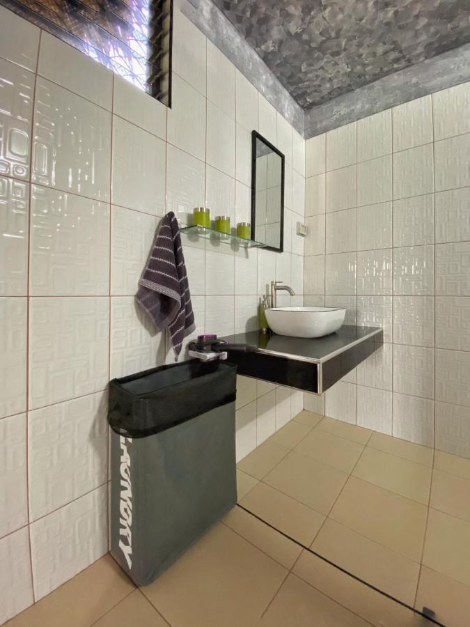 Rhenmart-Inn Сікіхор Екстер'єр фото